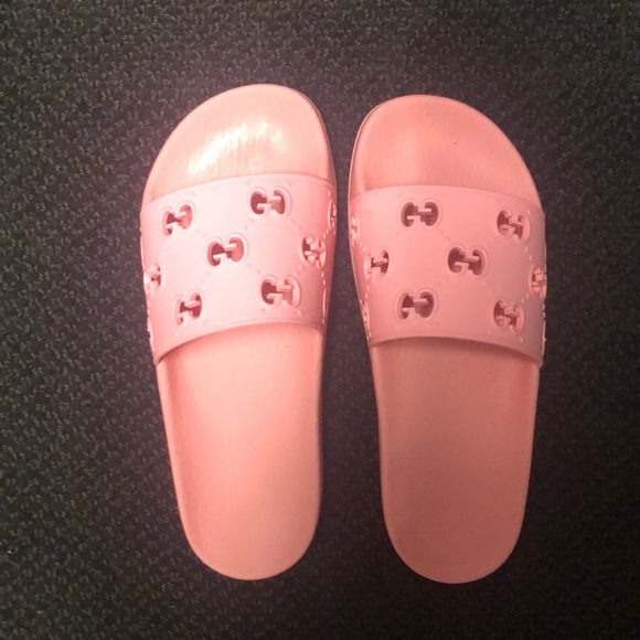 pink gucci flip flops
